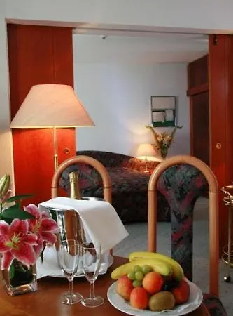 Hotel Club Praha 4*
